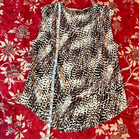 *NWT* Silky Animal Print Pleated Shoulder Shirt-Tail Hem Blouse by Express - Picture 13 of 16